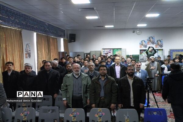 مراسم رونمایی وامضای کتاب سرباز کوچک امام