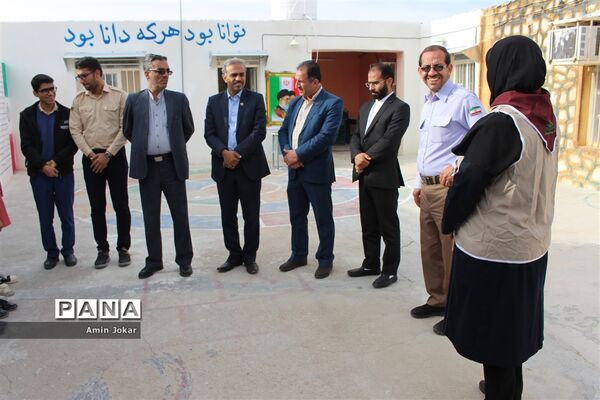 بازدید مسئولان سازمان دانش‌آموزی فارس از مدرسه تمام تشکیلاتی در اِوز