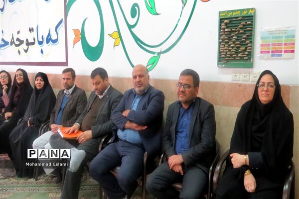 برگزاری نشست کتابخوان‌های مدرسه‌ای در دبیرستان فرزانگان شهدای اردکان