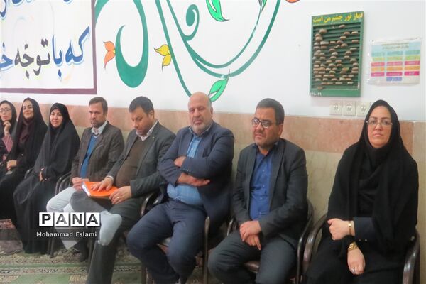 برگزاری نشست کتابخوان‌های مدرسه‌ای در دبیرستان فرزانگان شهدای اردکان