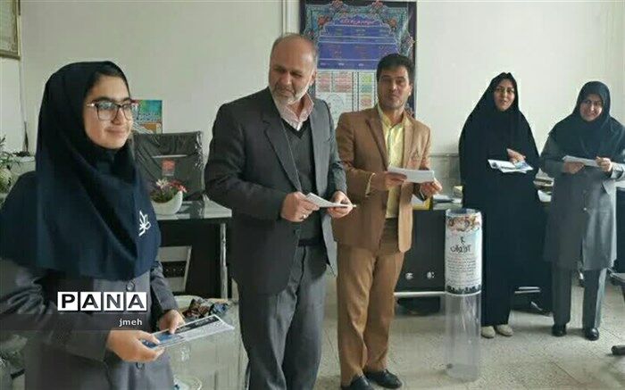برگزاری جلسه توجیهی در مدارس هدف عضو انجمن دوستداران طبیعت کانون لقمان کاشمر