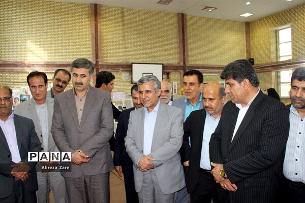 بازدید مدیرکل انجمن اولیا و مربیان وزارت آموزش و پرورش از نمایشگاه دستاوردهای دانش‌آموزان