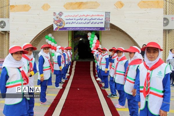 بازدید مدیرکل انجمن اولیا و مربیان وزارت آموزش و پرورش از نمایشگاه دستاوردهای دانش‌آموزان