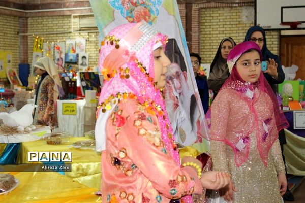 بازدید مدیرکل انجمن اولیا و مربیان وزارت آموزش و پرورش از نمایشگاه دستاوردهای دانش‌آموزان