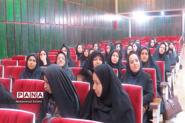 برگزاری کارگاه هم‌اندیشی معلمان ابتدایی یزد