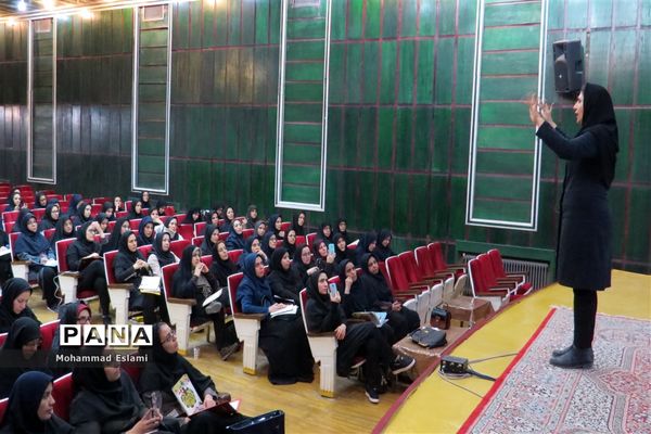 برگزاری کارگاه هم‌اندیشی معلمان ابتدایی یزد