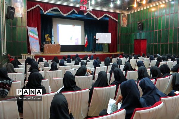 برگزاری کارگاه هم‌اندیشی معلمان ابتدایی یزد