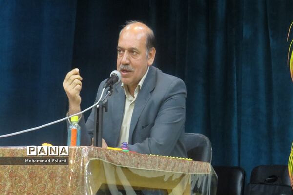 برگزاری کارگاه هم‌اندیشی معلمان ابتدایی یزد