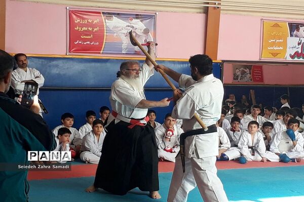 گردهمایی کاراته کاران در خانه کاراته ملارد