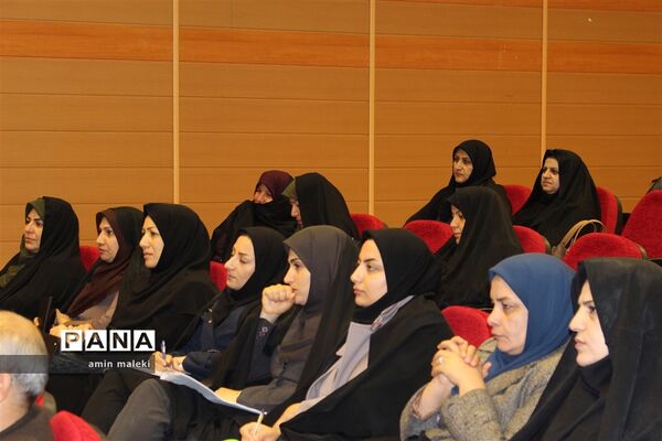 برگزاری دوره آموزش ضمن خدمت مربیان و پیشتازان  ایلام
