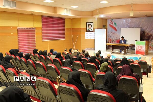 برگزاری دوره آموزش ضمن خدمت مربیان و پیشتازان  ایلام