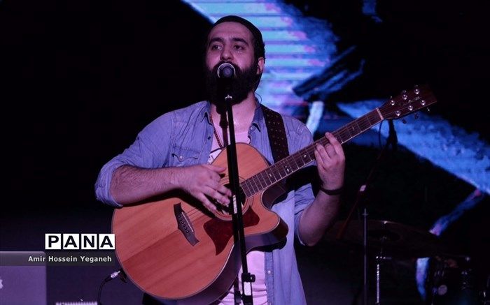 طعنه مهدی یراحی به محسن چاوشی در یک برنامه رادیویی