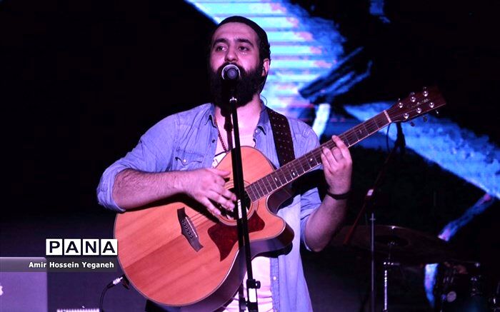 طعنه مهدی یراحی به محسن چاوشی در یک برنامه رادیویی
