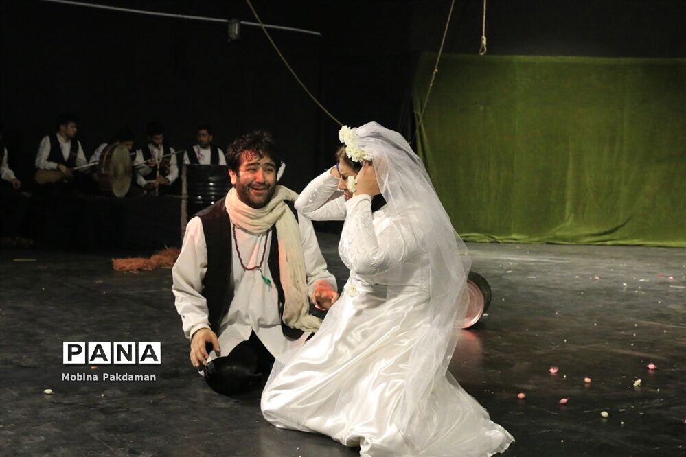 نمایش «یاغی‌های عاشق»