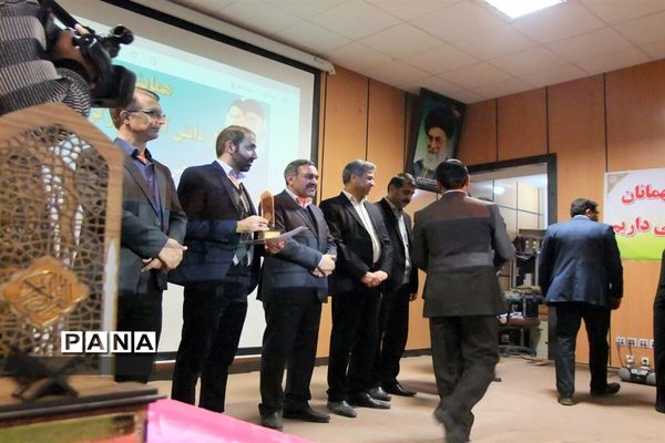 همایش تجلیل از برگزیدگان دانش‌آموزان پیشتاز برگزیده شهرستان زهک