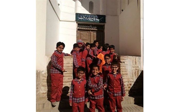 بازدید دانش آموزان دبستان علامه حلی 1 دوره اول از بافت تاریخی بیرجند