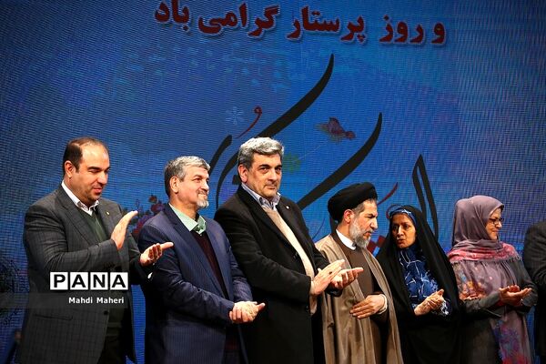 جشن پایش سلامت 17000 کارگر خدمات شهری و آغاز چکاپ سلامت کارمندان شهرداری