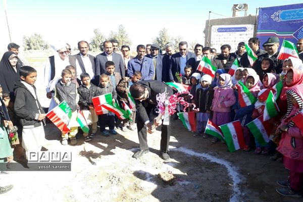 مراسم کلنگ‌زنی مدرسه‌‌ 3 کلاسه حجت توسط خیرین موسسه پویش مهربانی در شهرستان هیرمند