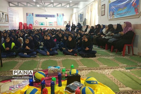 برگزاری جشن ولادت حضرت زینب (س)دردبیرستان دخترانه متوسطه اول فخرالزمان قریب