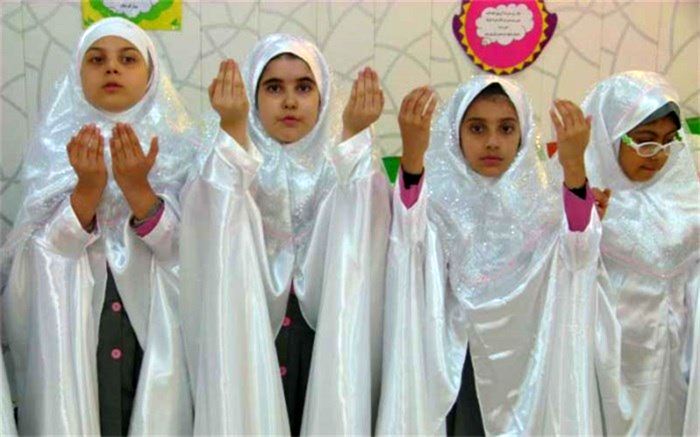 جشن تکلیف 1835 دانش آموز در بروجرد برگزار شد