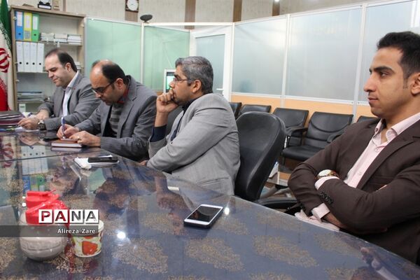 نشست مشترک کارکنان حوزه روابط عمومی آموزش و پرورش استان بوشهر با سازمان دانش‌آموزی