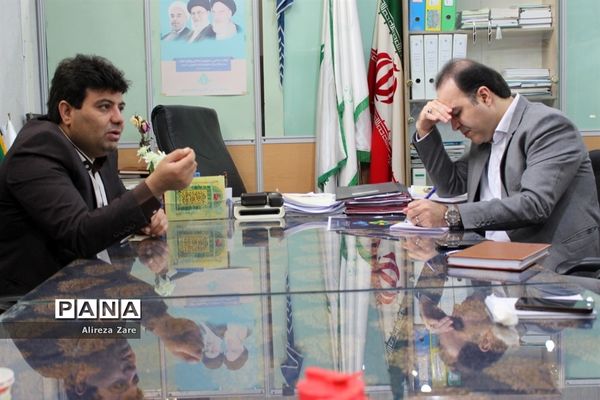 نشست مشترک کارکنان حوزه روابط عمومی آموزش و پرورش استان بوشهر با سازمان دانش‌آموزی