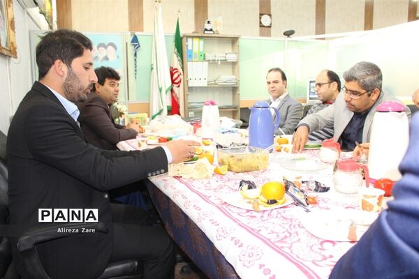 نشست مشترک کارکنان حوزه روابط عمومی آموزش و پرورش استان بوشهر با سازمان دانش‌آموزی
