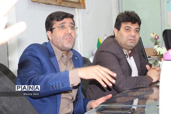 نشست مشترک کارکنان حوزه روابط عمومی آموزش و پرورش استان بوشهر با سازمان دانش‌آموزی