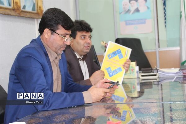 نشست مشترک کارکنان حوزه روابط عمومی آموزش و پرورش استان بوشهر با سازمان دانش‌آموزی