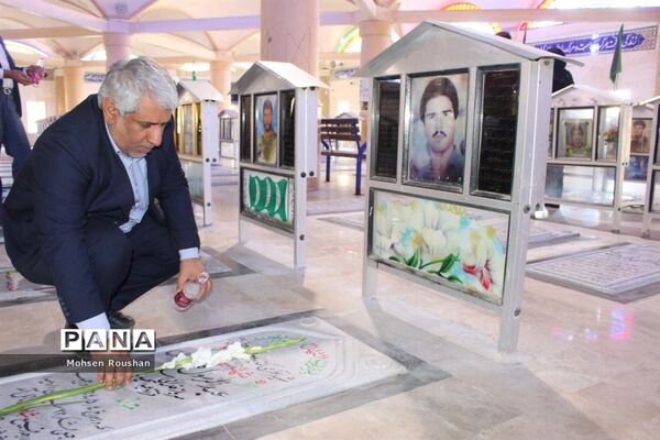 تجدید میثاق شورای معاونان و روسای آموزش و پرورش استان بوشهر با شهدا