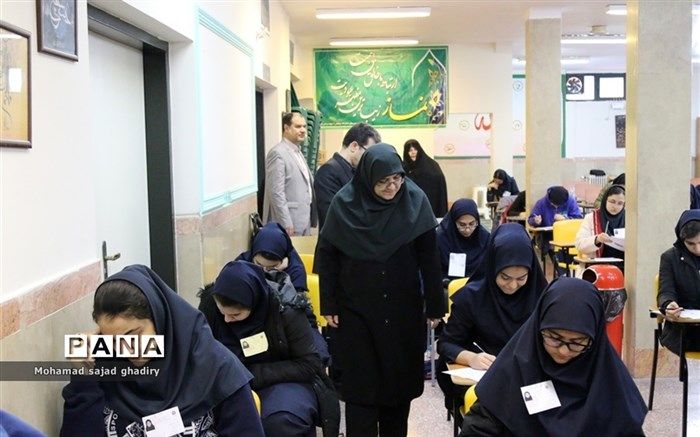 بازدید فاطمه مهاجرانی  از محل برگزاری آزمون المپیاد علمی جغرافیا در مدارس