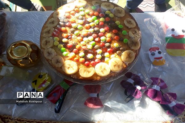 برگزاری بازارچه کاروفناوری دردبیرستان دخترانه فخرالزمان قریب