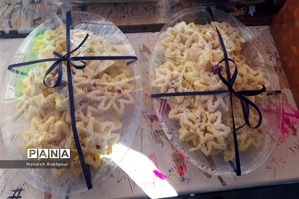 برگزاری بازارچه کاروفناوری دردبیرستان دخترانه فخرالزمان قریب