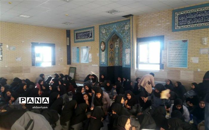 سفره مهربانی در دبیرستان حضرت زینب( س) کاشمر