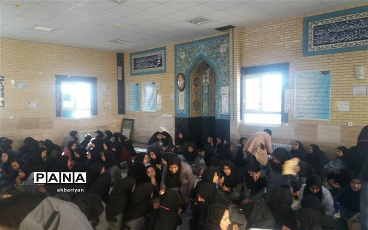 سفره مهربانی در دبیرستان حضرت زینب( س) کاشمر