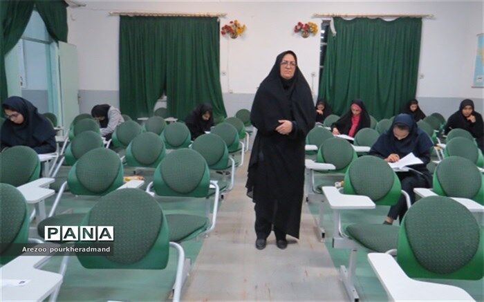 بازدید رئیس اداره استعدادهای درخشان از حوزه امتحانی المپیاد ادبی