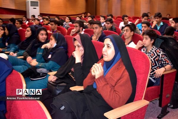 برگزاری کارسوق ویتامین B (مسابقه گروهی زیست شناسی) ویژه مدارس سمپاد