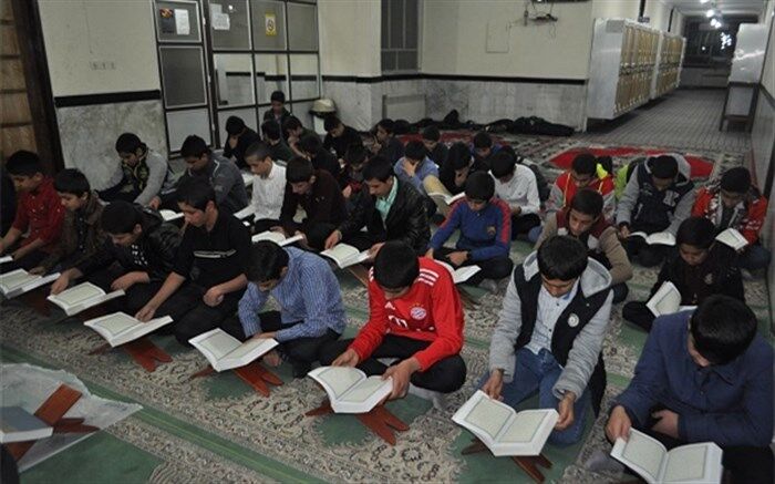 محفل انس با قرآن  در دبیرستان توحیدی یاسوج برگزار شد