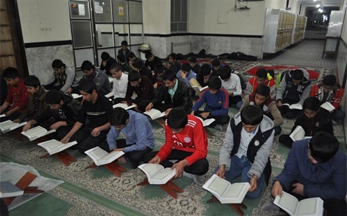 محفل انس با قرآن  در دبیرستان توحیدی یاسوج برگزار شد