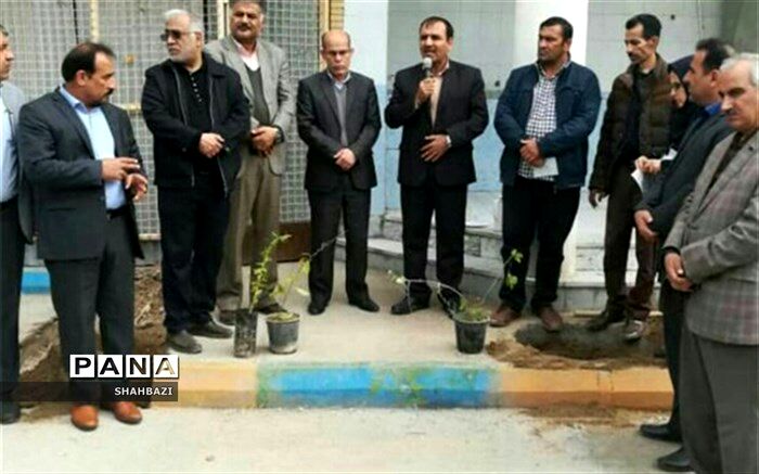 کاشت نهال در اولین مدرسه سبز در ناحیه ۲ اهواز