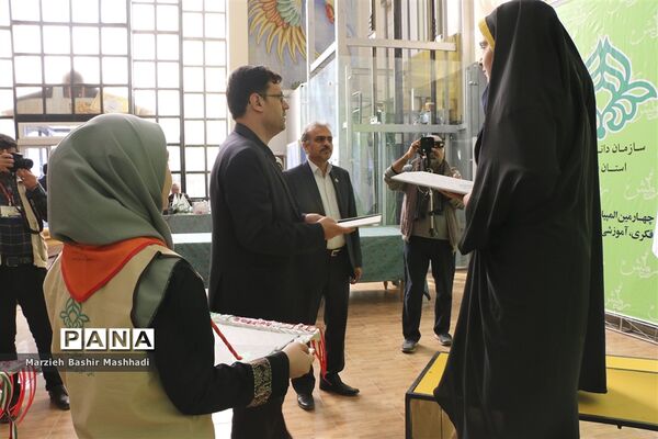 پایان نخستین روز از برگزاری چهارمین دوره المپیاد استانی رویش و تقدیر از برگزیدگان