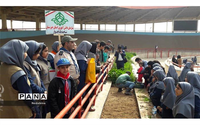 کاشت نهال توسط پیشتازان سازمان دانش آموزی ناحیه یک  درکوی سلطانمنش اهواز