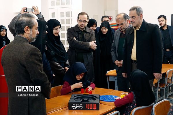 بازدید وزیر آموزش و پرورش از مرکز دبستان و پیش‌دبستانی آب و آینه
