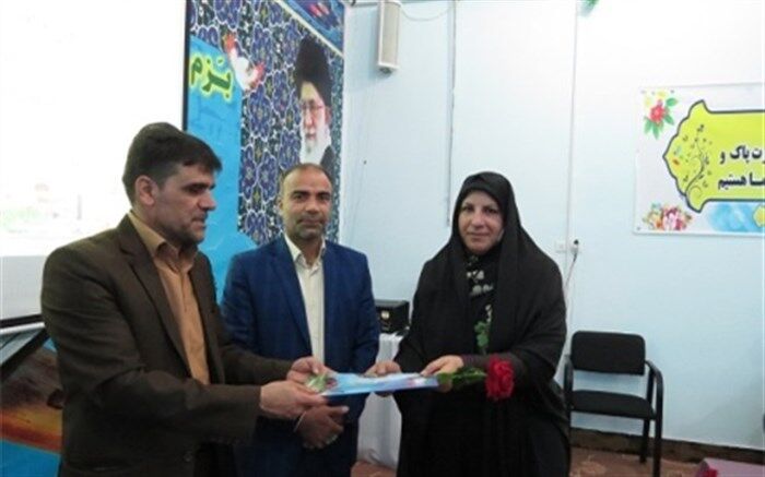 تجلیل از فعالین و خادمین جشن تکلیف دختران آسمانی در اردستان