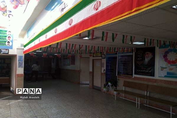 زیبا‌سازی هنرستان البرز استان خراسان جنوبی به مناسبت چهل سالگی انقلاب اسلامی