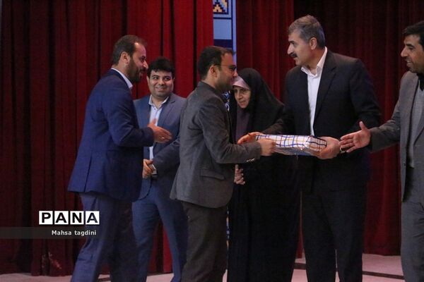 همایش تجلیل از طلایه‌داران فرهنگی در عرصه خیر و احسان در بوشهر-1
