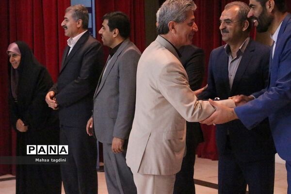 همایش تجلیل از طلایه‌داران فرهنگی در عرصه خیر و احسان در بوشهر-1