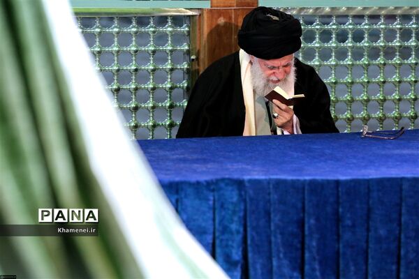 حضور رهبر انقلاب اسلامی در مرقد مطهر امام راحل و گلزار شهدای بهشت زهرا