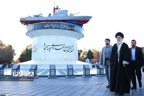 حضور رهبر انقلاب اسلامی در مرقد مطهر امام راحل و گلزار شهدای بهشت زهرا
