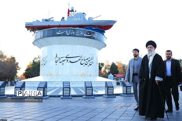 حضور رهبر انقلاب اسلامی در مرقد مطهر امام راحل و گلزار شهدای بهشت زهرا